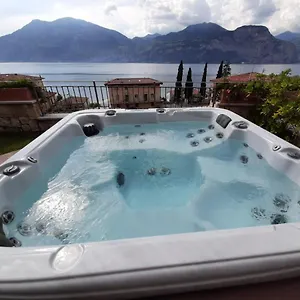 Bmp Deluxe 2 Jacuzzi Riscaldata Privata Vista Di Garda Ferienhaus